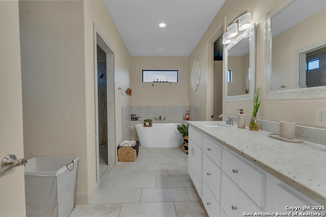 Image 33 of 50 For 300 Abrego Lake