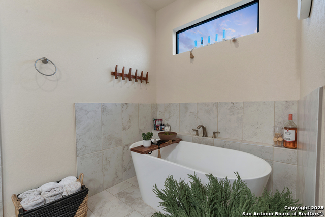 Image 36 of 50 For 300 Abrego Lake