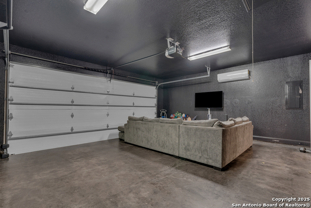 Image 41 of 50 For 300 Abrego Lake