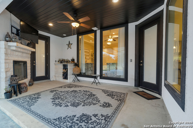 Image 43 of 50 For 300 Abrego Lake