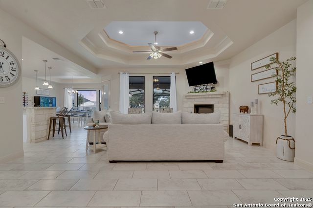 Image 9 of 50 For 300 Abrego Lake