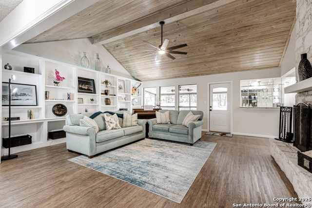 Listing photo id 9 for 8718 Paisano Pass