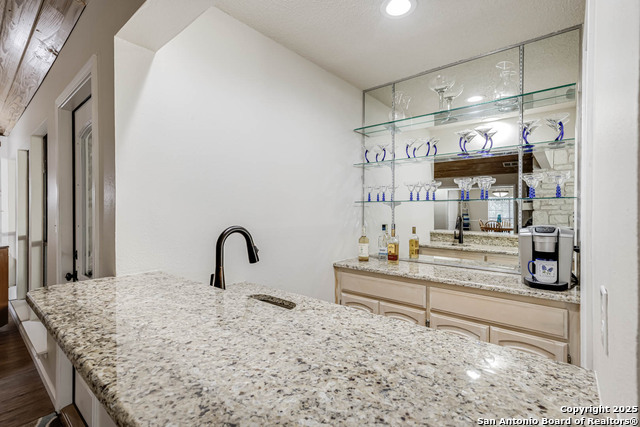 Listing photo id 10 for 8718 Paisano Pass