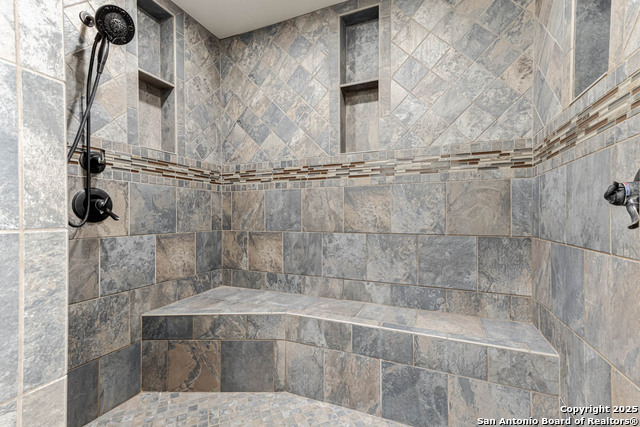 Listing photo id 21 for 8718 Paisano Pass