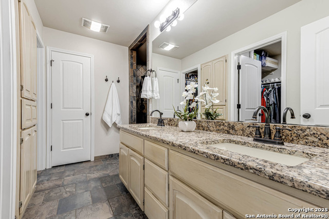 Listing photo id 22 for 8718 Paisano Pass
