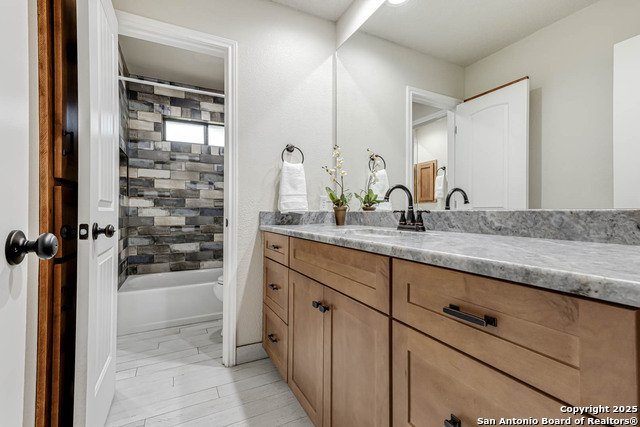 Listing photo id 28 for 8718 Paisano Pass