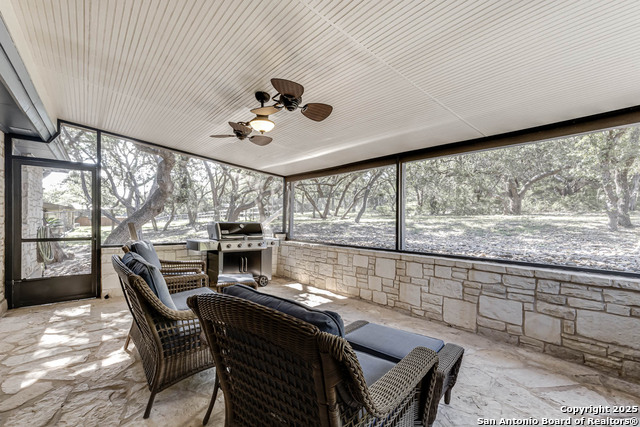 Listing photo id 32 for 8718 Paisano Pass