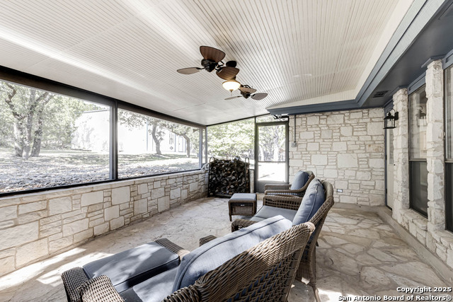 Listing photo id 33 for 8718 Paisano Pass