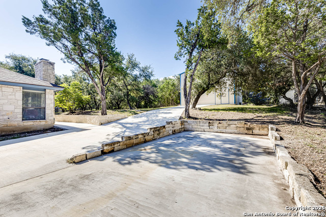 Listing photo id 35 for 8718 Paisano Pass