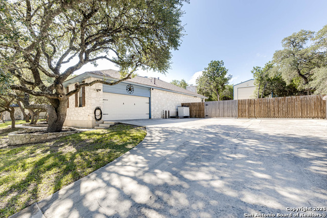 Listing photo id 36 for 8718 Paisano Pass