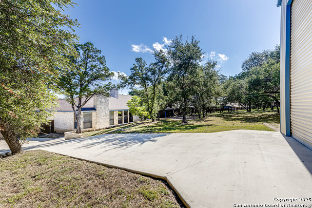 Listing photo id 37 for 8718 Paisano Pass