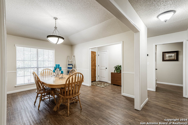 Listing photo id 2 for 8718 Paisano Pass