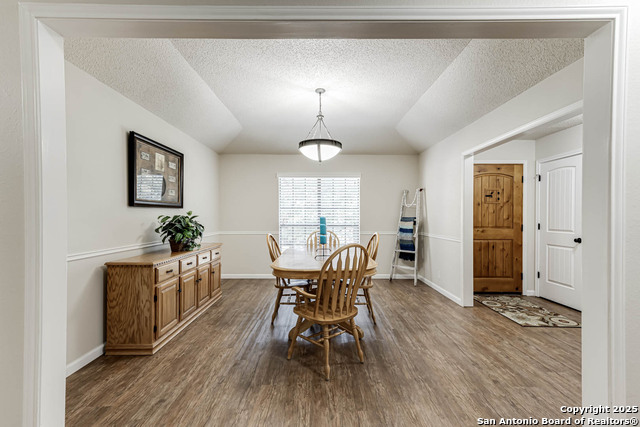Listing photo id 3 for 8718 Paisano Pass