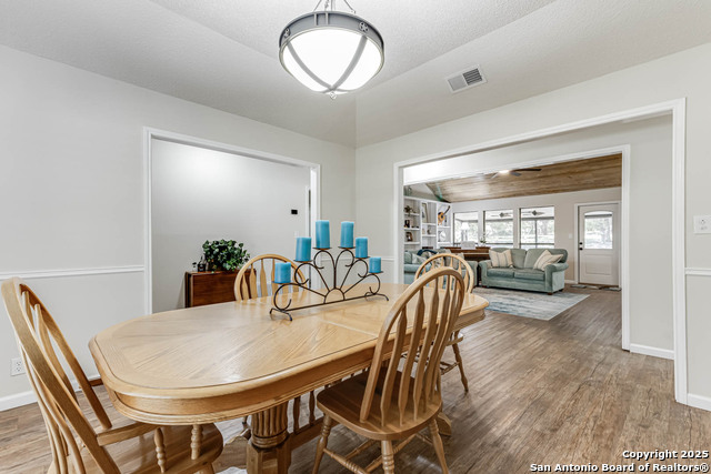 Listing photo id 4 for 8718 Paisano Pass