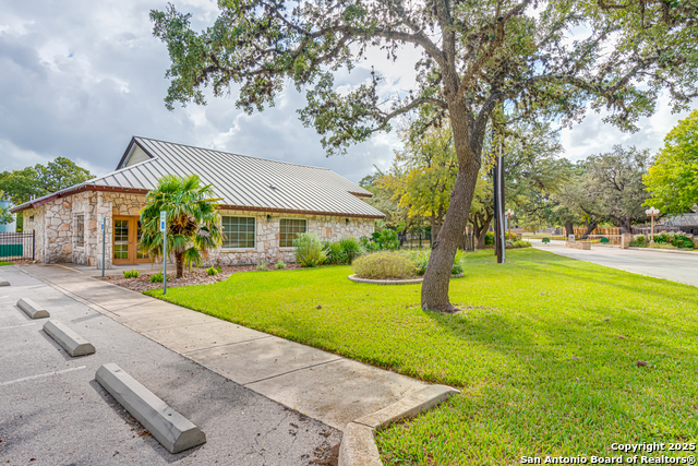 Listing photo id 61 for 8718 Paisano Pass