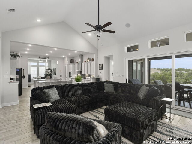 Listing photo id 9 for 25026 Dulzura