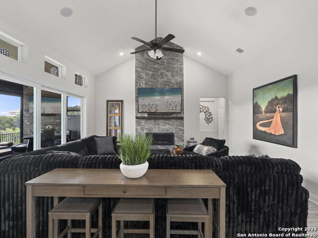 Listing photo id 11 for 25026 Dulzura