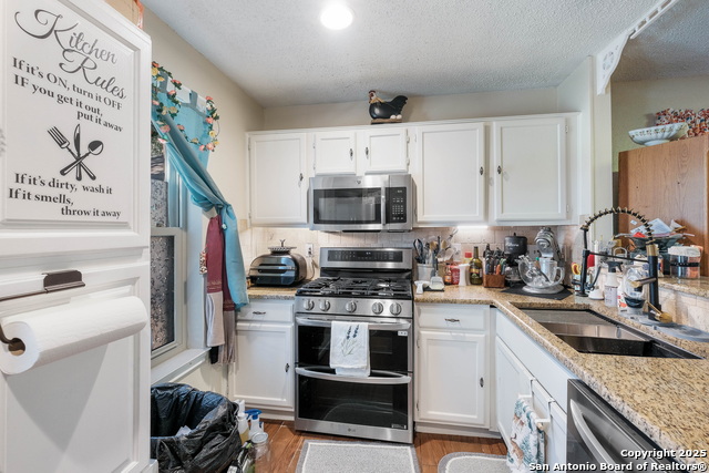 Listing photo id 9 for 4223 Katrina Ln