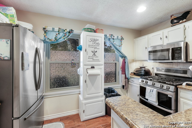 Listing photo id 10 for 4223 Katrina Ln