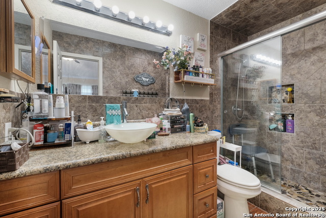 Listing photo id 15 for 4223 Katrina Ln