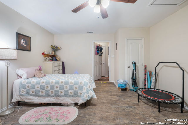 Listing photo id 22 for 4223 Katrina Ln