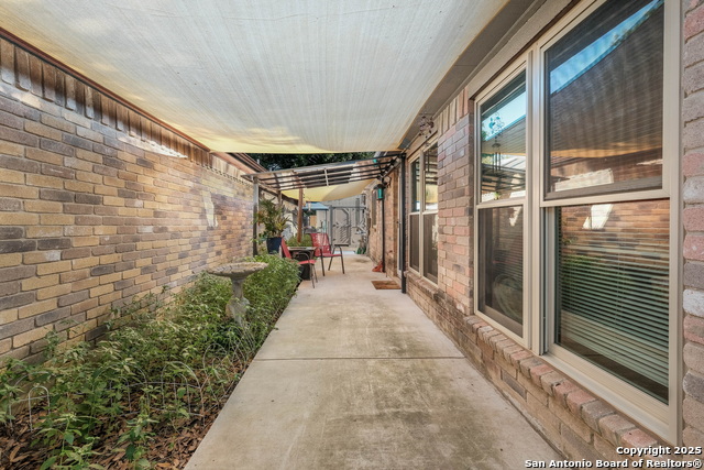 Listing photo id 24 for 4223 Katrina Ln