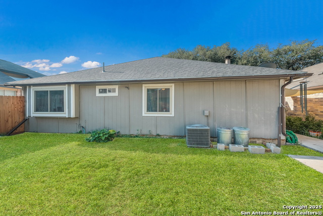 Listing photo id 28 for 4223 Katrina Ln