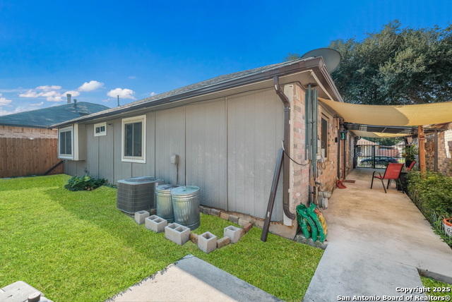 Listing photo id 29 for 4223 Katrina Ln