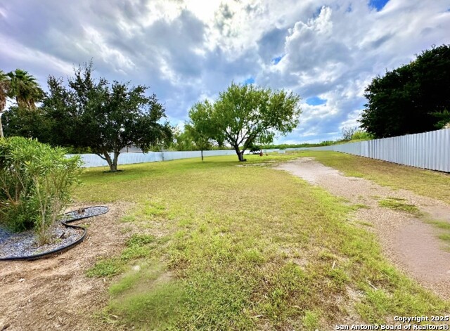 Listing photo id 0 for 7605 N Doolittle Rd