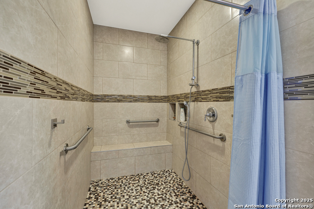 Image 23 of 46 For 204 Falling Hills