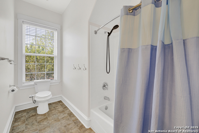 Image 29 of 46 For 204 Falling Hills