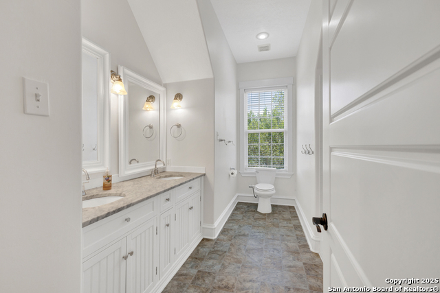 Image 33 of 46 For 204 Falling Hills