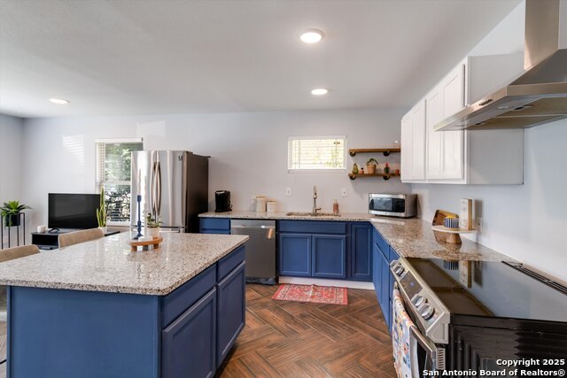 Listing photo id 9 for 1423 Delgado St