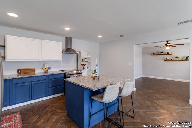 Listing photo id 10 for 1423 Delgado St