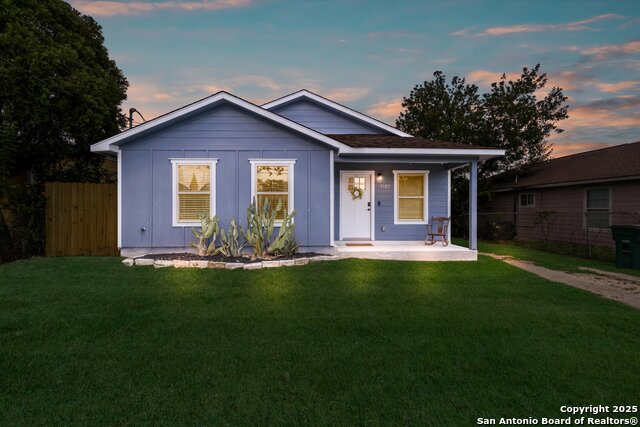 Listing photo id 0 for 1423 Delgado St