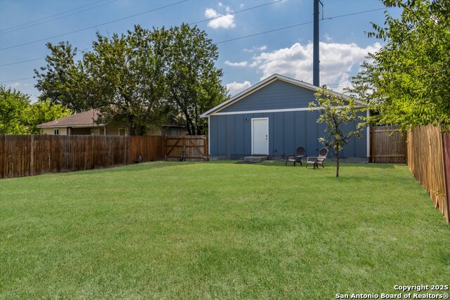 Listing photo id 27 for 1423 Delgado St