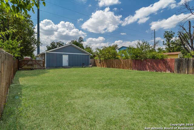 Listing photo id 29 for 1423 Delgado St