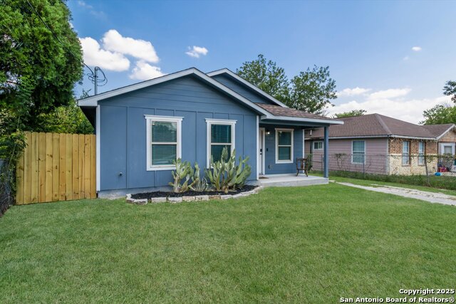 Listing photo id 2 for 1423 Delgado St