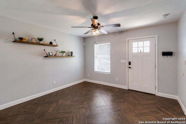 Listing photo id 3 for 1423 Delgado St
