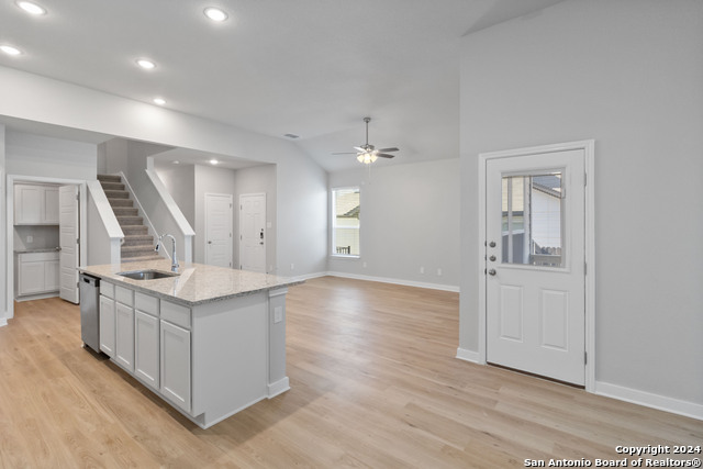 Listing photo id 12 for 465 Cross Barn Blvd