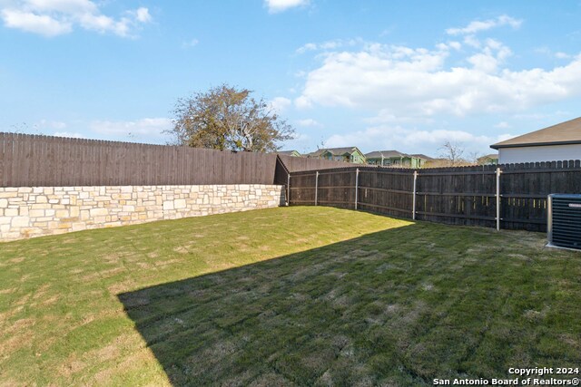 Listing photo id 1 for 465 Cross Barn Blvd