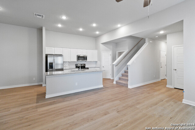 Listing photo id 4 for 465 Cross Barn Blvd