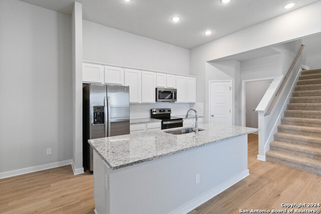 Listing photo id 7 for 465 Cross Barn Blvd