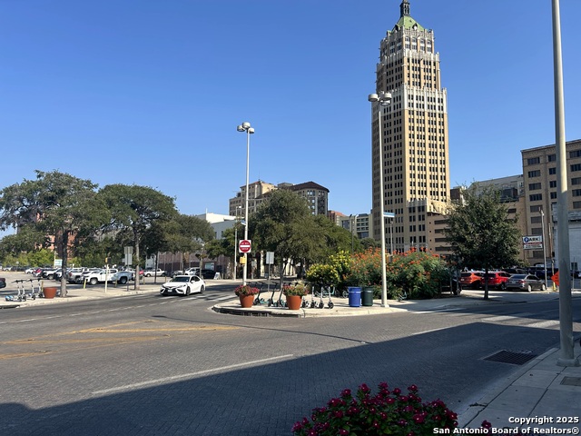 Listing photo id 8 for 425 -427 St Marys S