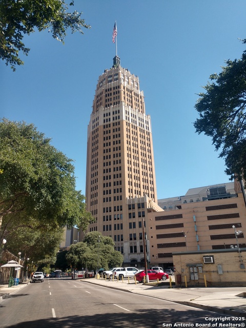 Listing photo id 10 for 425 -427 St Marys S