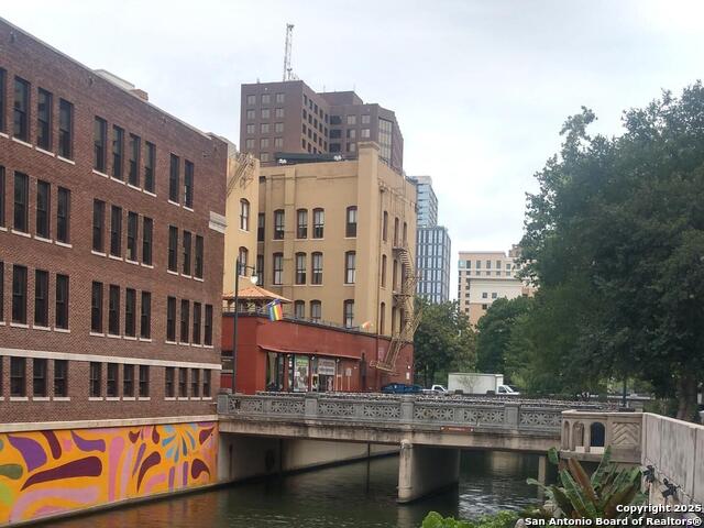 Listing photo id 4 for 425 -427 St Marys S