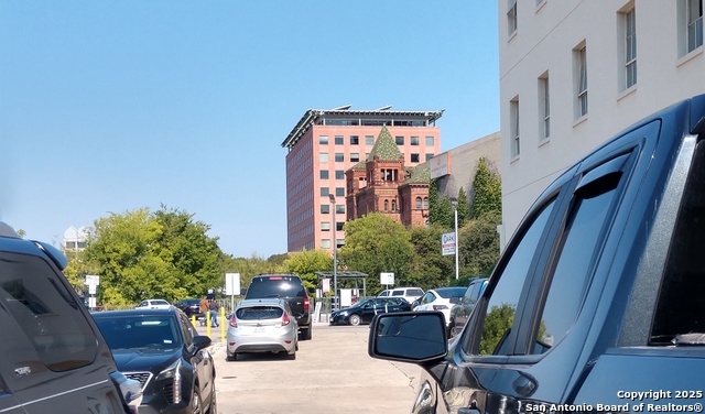 Listing photo id 5 for 425 -427 St Marys S