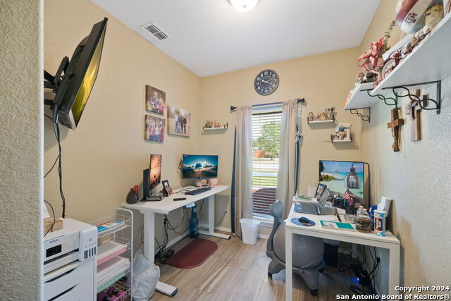 Image 23 of 32 For 313 Yorktown