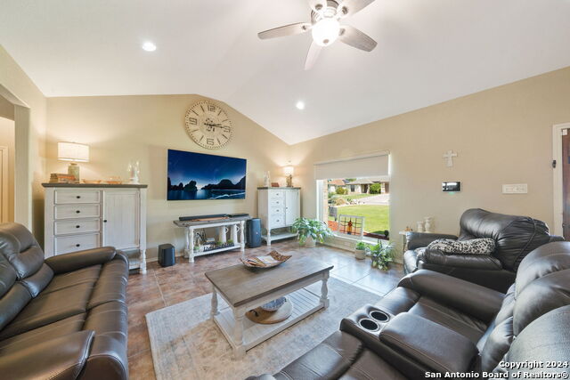 Image 9 of 32 For 313 Yorktown