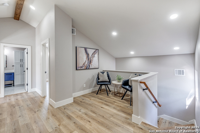 Listing photo id 20 for 257 Dittlinger